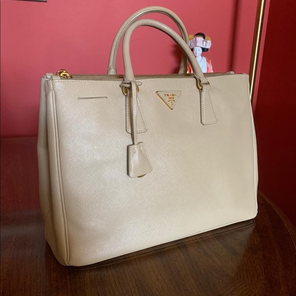 Prada Handbags - PRADA Galleria tote